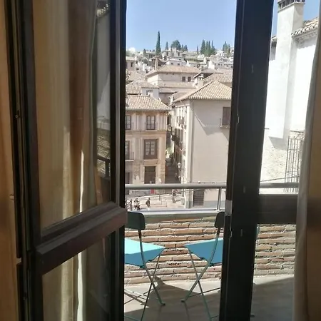 Cosy Flat W/ Beautiful Views And Cute Balcony Apartment *
